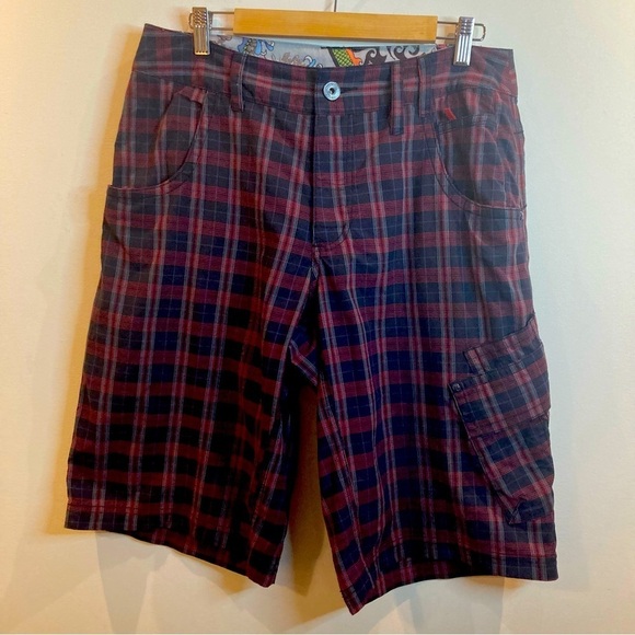 LULULEMON Sz 32 Plaid Many Pockets Shorts - Picture 1 of 13